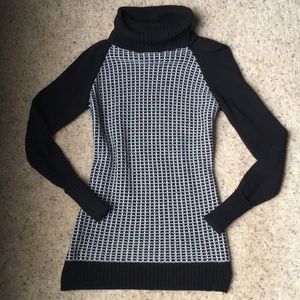 5 for $25 / Cremieux Black and White Sweater Dress